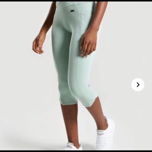 Gym shark leggings